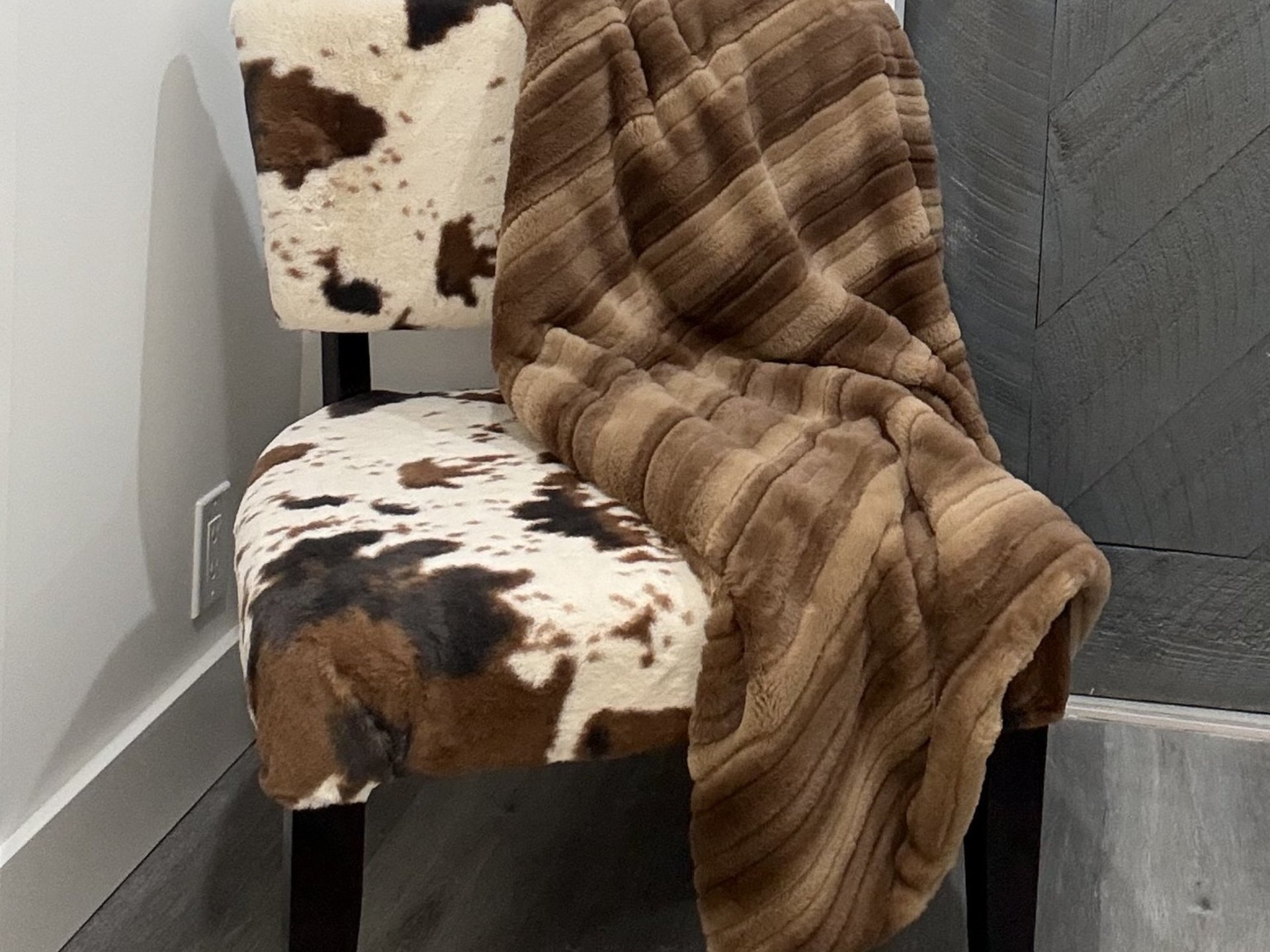 Luxe Cuddle Vienna Pecan 50"x60" Adult Minky Blanket