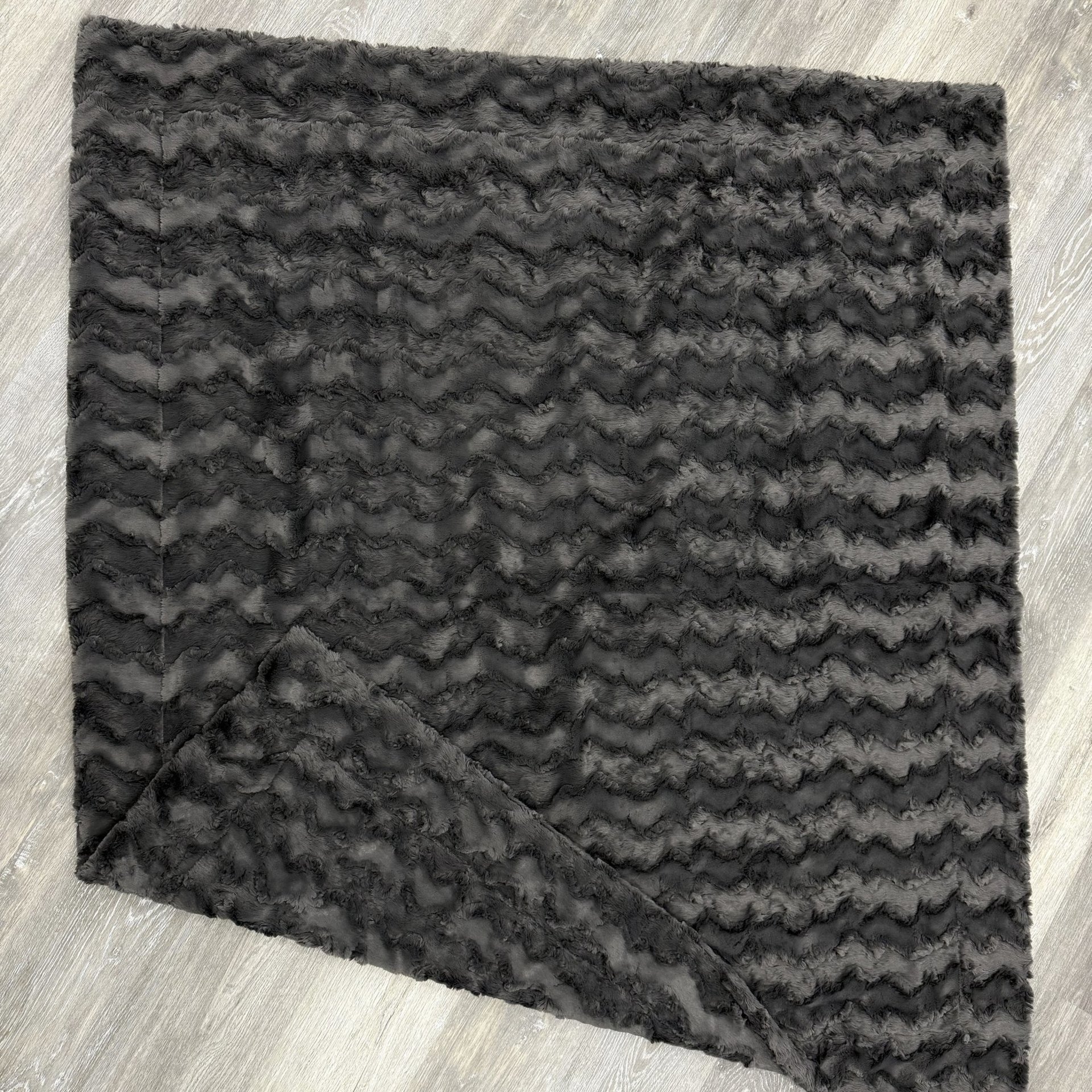 Luxe Cuddle Glacier Ash 50"x60" Adult Minky Blanket